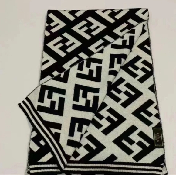 <AUTHENTIC>Fendi Scarf - Picture 5 of 5